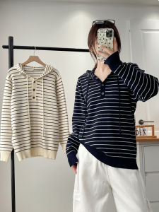 เสื้อสเวตเตอร์ถักลายทางมีฮู้ด 3 กระดุม ไซส์ใหญ่ 200 ปอนด์ แฟชั่นลำลอง ผ้าโพลีเอสเตอร์ แขนยาว ปกติ สำหรับผู้หญิง