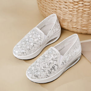 Beijing Ladies Soft Bottom Mesh Slip-On Shoes Breathable Comfortable Fashionable Korean Style Flat Heel Embossed Design Casual Wear