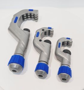 1PCS Roller Type Tube Cutter Cutting Knife Copper Tube/Stainless Steel Cutting Tube Tool with Replacement Blade Suitable for 4-32mm/5-50mm/6-70mm Diameter Tube