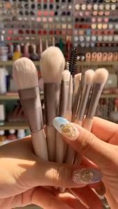 8ชิ้น ขนาดพกพา พร้อมถุง ขนแปรงนุ่ม แปรงหน้า - ขนาด: 8cm ถุง: มี ถุง หรือมี