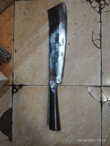 parang pisau kebun dan daging tulang