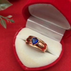 แหวนนากฝังพลอยไพลิน ชุบนาก สีโรสโกลด์ พิ้งโกลด์ ใส่เสริมบารมี ใส่ได้ทุกโอกาส ใส่อาบน้ำได้ รูปถ่ายจากสินค้าจริง