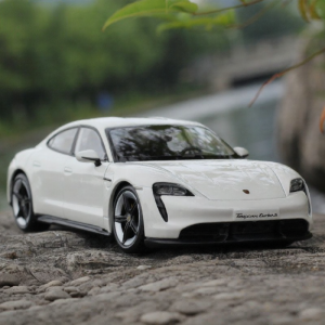 Bburago | Collection Replica Car Model 1:24