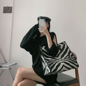 Large Capacity Tote Bag Womens 2025 New Style Commuter Shoulder Bag Handbag Office Computer Bag British Style Soft Leather