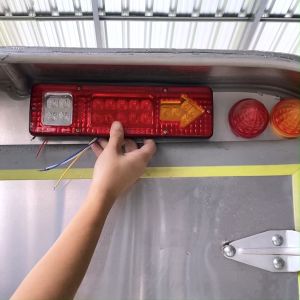 (2ชิ้น) WACA ไฟท้าย+ไฟเลี้ยว LED DC-12V DC-24V ไฟรถพ่วง ไฟรถบรรทุก 19LED ติดท้ายรถ ไฟถอย รถสิบล้อ รถไถ ไฟท้าย ไฟเลี้ยว ส่งด่วน วันเดียวถึง E10 E11 2SA pro9