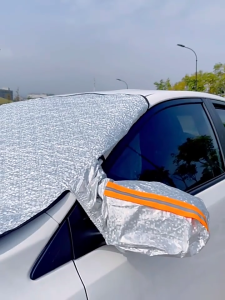 Car windshield sunshade cover suitable for sedan hatchback SUV pickup truck. Thickened with magnetic suction. Manila fast shipping COD.