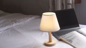 Đèn Ngủ Để Bàn Gỗ HUTA Light For Life G2S Đầu Cắm USB Dải Led Ánh Sáng Vàng