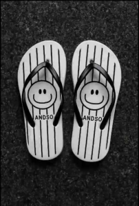 "Sandal Jepit Emoticon Smile – LucuBahan EVA empuk”