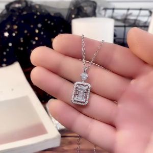 Huitan Vòng Cổ Nữ Cao Cấp Pha Lê Cubic Zircon Mặt Dây Chuyền Vuông Tính Khí Thanh Lịch Trang Sức Thời Trang Phụ Kiện Hợp Thời Trang Cho Đám Cưới