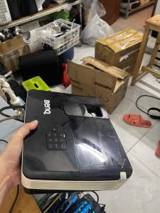 Máy chiếu gần Full HD BenQ TH682ST giải trí xem film