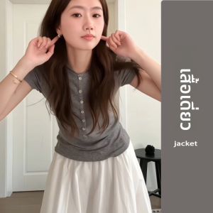 YUEZHONGWEI | เสื้อยืดแขนสั้นทรงสลิมฟิตสำหรับผู้หญิง สไตล์อเมริกัน สีเทา ฤดูร้อน 2025 ใหม่ ขายดี ขนาดเล็ก เสื้อตัวบน