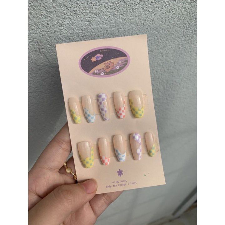Mẫu nail kẻ caro