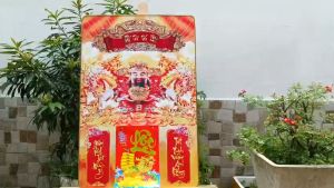 Lịch gỗ treo tường 2027 lịch tráng gương Thần Tài bìa gỗ bọc viền vàng thích hợp treo phòng khách