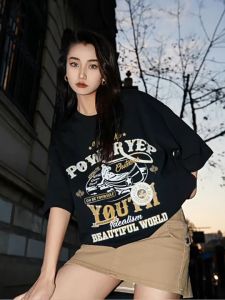 Kaos Wanita Lengan Pendek 2025 - Sablon Huruf Retro Amerika Bahan Katun Premium Hitam [Ukuran Besar & Gratis Ongkir] Oversize Langsing Bahan Katun 100% Adem Gaya Eropa Streetwear Desain Santai Baju Santai Slim Fit GayaManisGarang Adem Aesthetic Nyaman