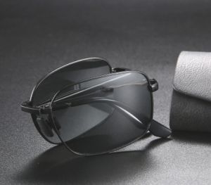 【GIAUSA】 Foldable Photochromic Sun Glasses Original for Men Style Original Color Changing Lens Day and Night Polarized Shades for Driving Fishing Motorcycle Metal Square Sunglasses Shades for Men S32