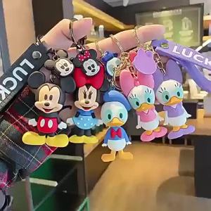 ใหม่การ์ตูนสามมิติมิกกี้มินนี่ตุ๊กตาพวงกุญแจจี้คู่กระเป๋าพวงกุญแจรถยนต์เครื่องประดับของขวัญ