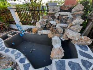 กาวกลู 215 เป็นกันซึมชนิดทาป้องกัน ระเบียงน้ำรั่วซึม / ดาดฟ้ารั่ว / น้ำรั่วที่ฝ้าเพดาน / บ่อเก็บน้ำ /บ่อปลา /บ่อวงซีเมนต์