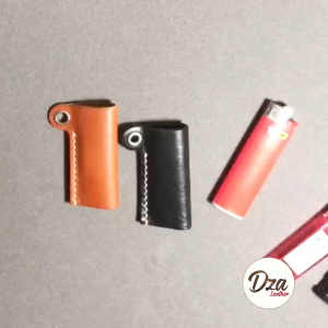 Bao bật lửa da bò thật có khoen treo móc khóa Dza leather bao hộp quẹt da thật 100%. (Không bao gồm bật lửa)