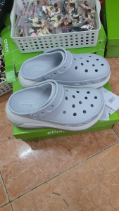 DÉP Sục NHỰA ĐI MƯA CROCS MEGA CRUSH CAO 8CM CHO NỮ TẶNG STIC màu xám