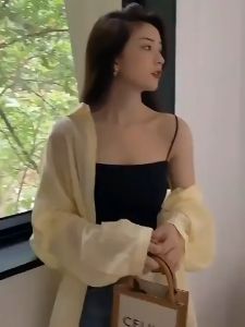 ABLE Womens One-piece Seamless Singlet No Steel Ring Breathable Camisoles with Fixed Pad Tank Top