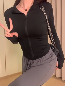 ✅【READY STOCK】Beryl Breathable tight-fitting quick-dry long-sleeved sun protection zip-up jacket for women 春夏修身户外运动风开衫上衣