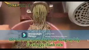 Máy ép cám viên. Cối làm cám chăn nuôi. Bệ xay cơm rau làm cám cho chim cho gà