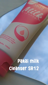 milk cleanser sr12 membantu membersihkan sisa makeup di wajah dan melembabkan