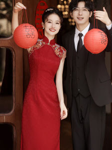 ชุดกี่เพ้าสีแดง ชุดแต่งงาน ชุดราตรี แขนกุด กระโปรงยาวปานกลาง คอตั้ง ผ้าฝ้ายผสม ฤดูร้อน 2023 ชุดกี่เพ้าสไตล์จีนสำหรับผู้หญิง