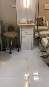 หมอนวางตักเข้าเอว เบาะหนังนิ่ม ใช้วางบนตัก ไม่ลื่นหลุดง่าย ใช้รองแขนวางมือขณะนั่งทำเล็บ ทำผม กันน้ำได้ หมอนทรงโค้ง ตรงปก ส่งเร็วมาก