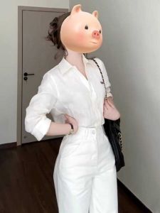 เสื้อเชิ้ตแขนยาวสีขาวสไตล์ฝรั่งเศสสำหรับผู้หญิงในช่วงต้นฤดูใบไม้ร่วง 2024 เสื้อเชิ้ตคอกลมแขนยาวแบบลำลอง ชุดเสื้อเชิ้ตคุณภาพสูง