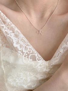 สร้อยคอผูกโบว์ผีเสื้อสำหรับผู้หญิง เครื่องประดับแฟชั่นฤดูร้อน เครื่องประดับคอแบบเรียบง่ายที่หลากหลาย ดีไซน์ไฮเอนด์ เครื่องประดับคอแบบไขว้