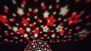 Lampu Tidur Anak Lampu Bintang Bulan Proyektor Hias 360 USB Lampu Disco Anak