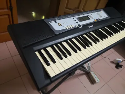 Đàn organ Yamaha PSR E213