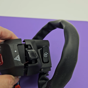 YAMAHA R15 V3 VVA SWITCH BK6-H3972-00 HON LAMPU LH KIRI + STARTER SIGNAL BK6-H3963-00 RH KANAN HLY