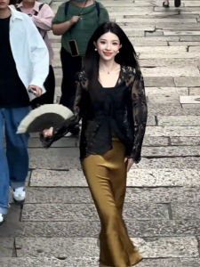 เสื้อคลุมกันแดดคอวีปักลายดอกไม้สำหรับผู้หญิง เสื้อคาร์ดิแกนบาง ใส่ได้ตลอดทั้งปี ทรงหลวม สไตล์ลำลอง