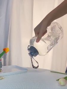 กระบอกน้ำสุดฮิตขวดน้ำ2ลิตรขวดน้ำ2ลิตรน่ารักแบบพกพาsuperขนาดใหญ่ความจุกีฬาWaterBottlesพร้อมหลอดดูดขวดน้ำขนาดใหญ่พร้อมหลอดมีมาตรบอกระดับน้ำ