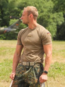 Original German Army Outdoor Tactical Fitness Training Short Sleeve T-Shirt Quick Dry Sand Color Sweatshirt for Men And Women