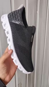 Sepatu Sneakers Slip on model Sport Pria - Ultra Easy On