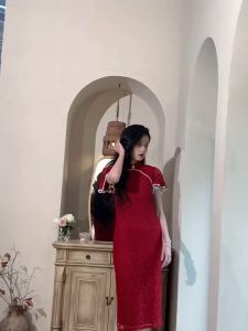 daidai (Ready Stock) Women Lace Embroidered Qipao Beaded Wedding Bride Long CNY Cheongsam Dress Prom Red 酒红色旗袍结婚新娘连衣裙中式