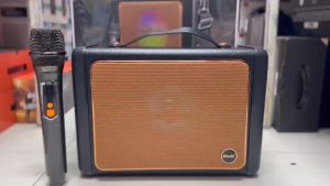 ลำโพงบลูทูธ รุ่น BTS-1888 ดอกลำโพง 6.5นิ้ว ฟรีไมค์ลอยแบบชาร์จให้ พร้อมสายสะพายสุดเก๋ รองรับUSB/TF ปรับECHO VOLUME ได้ ลำโพงพร้อมไมค์ กำลังขับ :20 วัตต์  ความจุแบตเตอรี่: 3.7V/2400mAh ในตัว