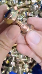 Ốc gắn lưỡi xới 12x30 màu vàng hàng nhập dùng cho tất cả các loại máy cày (1 ốc)