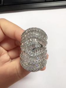 Huitan Statement Women Silver Color Ring Full Sparkling Cubic Zirconia Party Hiphop Accessories Fashion Gorgeous Lady Jewelry