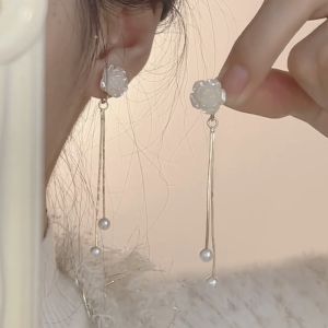 "Camellia Rose" Who Wears the Beautiful Pearl Camellia Earrings. Mosquito Coil Ear Clip Accessible Luxury Fancy