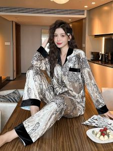 2025 New Velvet Sleepwear Long Sleeve Womens Winter Home Clothes Set Outwearable Ladies Cartoon Cute Style Polyester Fiber