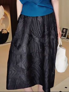 MANMI | Elegant Black Textured Flared Pleated Skirt