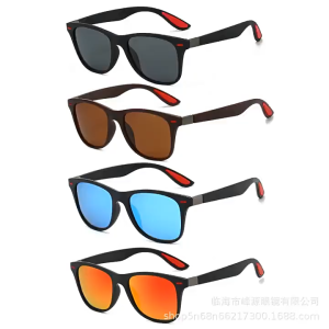 Polarized light high-quality fashion sunglasses are necessary for driving on the beach
