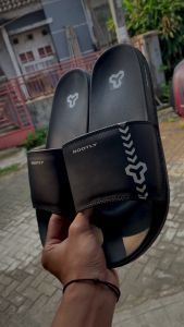 Rootly - Sandal Slip On Pria Black Zero Elegan