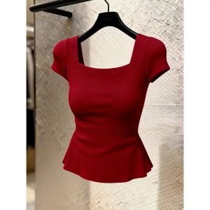 Elegant Body Fitting Knit Top Red