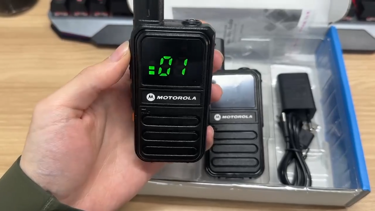 2PCS Motorola Walkie Talkie Mini T82 10KM Two Way Radio Portable ip54 Waterproof 10W 9800mAh UHF Pager Intercom
