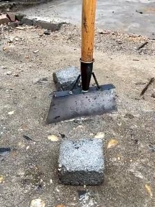 เสริมสร้างและอัพเกรด พลั่วขุดดิน แซะหญ้า เครื่องมือการเกษตร เข้าด้ามพร้อมใช้งานได้ พรวนดินผนังแลกระเบื้อง(27/30cm)